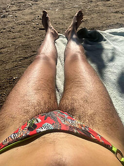 noewegian naked woman with hairy legs